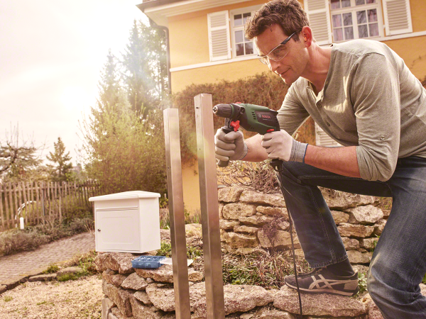 Bosch UniversalImpact 6700 Darbeli Matkap + 5 Parça Set