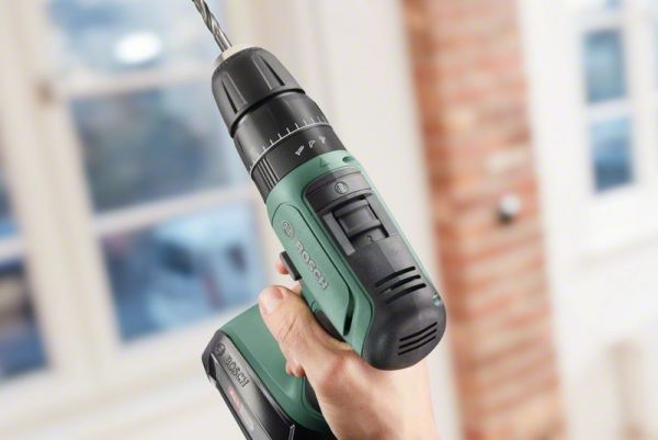 Bosch UniversalImpact 18 Çift Akülü Darbeli Delme Vidalama Makinesi (2 x 1,5Ah)